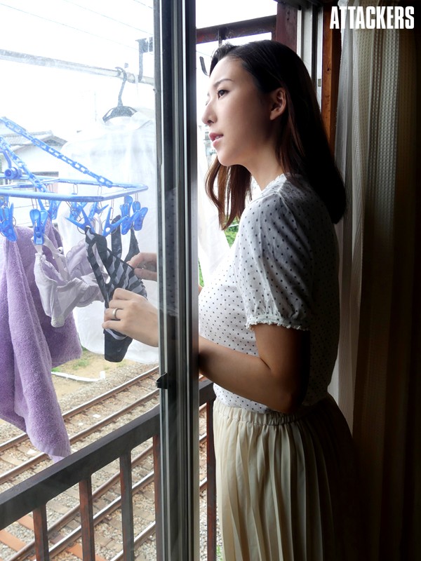 Regional Jepang Video Media Saat suaminya pergi, sebuah dorongan terlarang yang tidak bisa ditahan