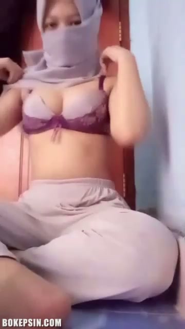 20 Powerful Tips For Jilbab Lagi Viral Aku Terbuang Di Merah Beludru Sofa